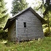 die (Schutz)-Hütte auf 1362 m ...