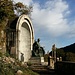 Il monumento bronzeo "al Vittorioso" sulle pendici del Monte Legnone.