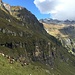 Ziegenherde auf dem Weg zur Alpe Alta (in der Bildmitte)