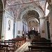L'interno di San Zeno. Sula volta a botte vi sono degli affreschi del secolo XVII raffiguranti i quattro evangelisti racchiusi danotevoli stucchi d'incorniciatura.