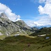 zurück zur Alp auf En Loz;
mächtig ragt darüber Mont Gardy auf