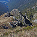 Gipfelgrat. Rechts unten die Alpe di Cadinello