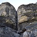 Dieser Wasserfall hat die Felsen "glattgeschliffen".