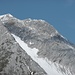 Das steile Geröllfeld, das ich vor kurzem Richtung Lafatscher Roßkopf aufgestiegen bin, ist auch schneebedeckt.
