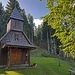 Idyllische Kirche, mitten im Wald