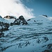 Noch weit entfern blitzt der Mont Blanc durch die Nebelschwaden
