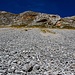 Direkt unter der Gipfelgrat zischen Qet Harusha (2424m; l.) & Pecmarres (2468m; r.)