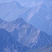 Zoom: Der Rote Stein mit seinem Nordgrat von der Zugspitze aus.