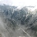 Der Blick auf Karwendelberge ist durch tiefhängende Wolken getrübt!<br />Unten das Vomper Loch.