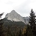Untere Wettersteinspitze vom Grünkopf. Links erkennt man die Aufstiegsrinne