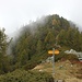 <b>Sono salito dal lato sinistro nella foto; a destra si scende verso l'Alpe Ruscada  e Dissimo (I). Per il Pizzo Ruscada si segue il crinale.</b>
