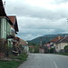 Wenig Verkehr in abgelegenen, serbischen Dörfern.