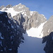 Blick zu den Karwendelköpfen und ins Vordere Dammkar; rechts die Kreuzwand, beliebt bei den Kletterern