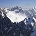 links der Wörner, dann das verschneite Obere Großkar, dahinter die Hochkarspitze; rechts hinten die Vogelkar- und die Östliche Karwendelspitze