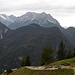 Blick beim Abstieg von der Brunnsteinhütte nach Mittenwald in den Wetterstein.<br />