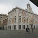 Palazzo San Giorgio, anticamente sede dell'omonmo Banco. L'edificio consta di una parte gotica del 1260 ornata di trifore e quadrifore, e di una parte rinascimentale, del 1570, affrescata.