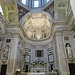 L'interno di San Pietro in Banchi quasi interamente in marmo bianco di Carrara..