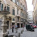 Piazza Campetto a Genova con la fontana sovrastata dal Ninfeo con Ercole di Filippo Parodi..