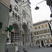 Provenendo da Via di Scurreria arriviamo in Piazza San Lorenzo dove sorge la cattedrale di Genova.