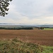 Blick zum nebelüberwölbten Elbtal, etwa in Bildmitte befindet sich Pirna.