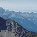 Zoomaufnahme in die Allgäuer Alpen mit dem markanten Hochvogel.<br />Auf den drei rechten Gipfeln u. auf der Fuchskarspitze war ich am 27.08.15, auf den Roßzähnen am 22.05.17, auf dem Hochvogel 1985.