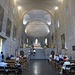 L'interno di Santo Stefano con il presbiterio sopraelevato sulla cripta.
