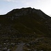 Über die sichtbare Flanke verläuft der Anstieg auf den nach Osten führenden Grat, auf dem der auf diesem Foto nicht sichtbare Gipfel des Schafjöchls liegt. <br />(Leider ist das Bild etwas dunkel geraten) 