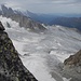 Das Wetter spielt auf dem Gipfel nicht ganz mit. Der Mont Blanc versteckt sich in Wolken. Unten der Glacier du Trient. 