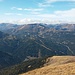Gipfelblick nach Südwesten: außer einigen Nocken ist noch ein Teil des Skigebietes auf der Turracher Höhe zu erkennen