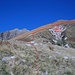 Dopo aver superato Dossi, ecco il percorso del sentiero che lambisce la grande erosione del terreno ritratta in foto...<br />Appena sopra l' erosione si è a quota 1680 metri circa...<br /><br />*** Per vedere l' immagine ingrandita e nelle sue dimensioni reali, cliccare a destra... ***