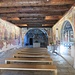 L'interno della chiesa di San Bernardo con il soffitto a cassettoni originale, a destra si vede la cappella di San Nicola del 1565.