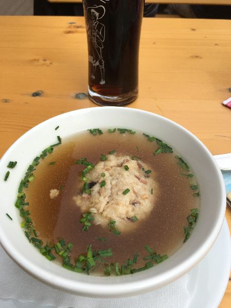 Tiroler Speckknödelsuppe. - Fotos [hikr.org]