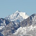 <b>Fra il Chüebodenhorn e il Pizzo Rotondo spunta l'Aletschhorn (4193 m).</b>