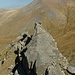 Auf dem Grat zum ersten Gipfel, Carnedd Dafydd (1044m). Im Hintergrund, Yr Elen (962m), den wir am Ende der Tour ueberschreiten werden.