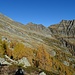 Ein Blick zurück - etwas links der Bildmitte ist die Alpe Fiorasca zu erkennen. Die Farben werden nun immer wärmer.