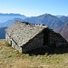 Gli edifici dell'Alpe Bassa stanno cominciando a rovinare.