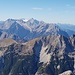 Über den Bergen des Mittenwalder Höhenweges ragt das Wetterstein mit der Zugspitze auf
