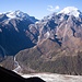 Der Sattel in der oberen Bildmitte ist der 5200m hohe Kanja La, ein schwieriger Pass, der vom oberen Langtang-Tal ins östliche Helambu führt.