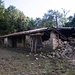 Erdbebenschäden an einer Hütte bei Kutumsang.