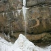 der Talschluss mit der unüberwindbarren Sperre - und dem ca 8 Meter hohen Lawinen-Eiskegel