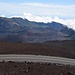 letztes Strassenstück ab Visitor Center hoch zum Summit (3055m) mit Tiefblick in den Haleakala Nationalpark, in welchen wir hinein Wandern...
