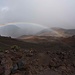 während dem Aufstieg zurück zum Startpunkt werden wir eine ganze Stunde lang von einem Regenbogen verfolgt...
