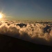 Sonnenuntergang auf 3055m, über den Wolken; die Sonne wird in in 4 Minuten hinter den Wolken versinken; leider ziehen just in diesem Moment die Wolken höher und wir verpassen leider die letzten Minuten des Tages...