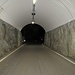Noch in der Dunkelheit, geht es auf der Fahrstreße vom P Rosimtal durch einen Tunnel hinauf an den Zufrittsee.