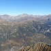 Dalla linea di cresta  il panorama spazia verso nord sulla Val Divedro.