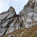 Der Durchschlupf aufs Schilt-Plateau bietet nochmals genussvolle IIer Kletterei.