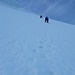 In ca. 80 Metern beginnt der steilere Part, teilweise fast blank, aber sehr gut zu klettern. So kommen dann auch die Frontalzacken zum Einsatz (abgesehen vom Gletscherbruch).