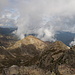 Monte Torto - Bei stürmigen Böen treiben nun immer wieder Wolken um den Gipfel und die Gratausläufer.