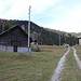 <b>Il monte è servito da una linea elettrica.<br />Gioett è un corte dell'Alpe Prato, che ospita le vacche all'inizio della stagione (15 giugno), per una decina di giorni.</b>
