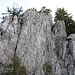 gute Spur entlang der Felswände